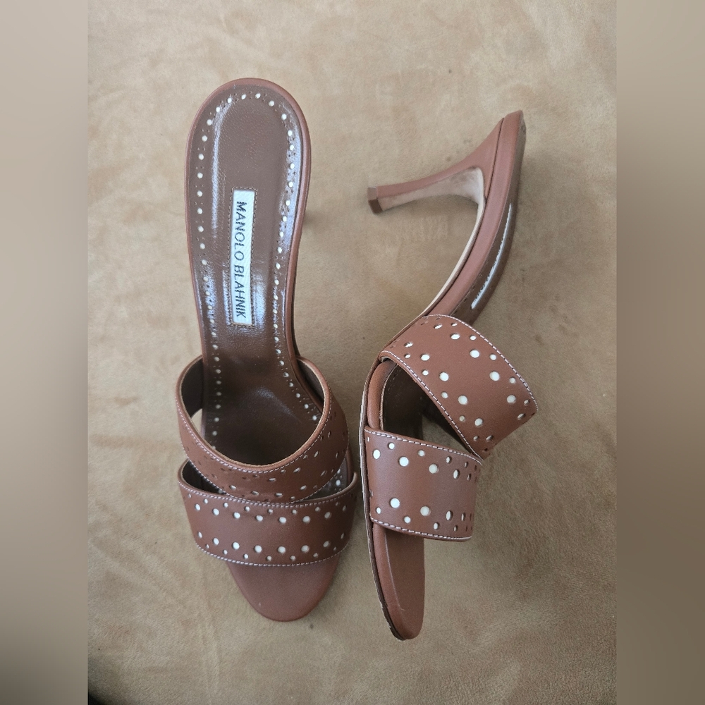 Manolo Blahnik Jacobro Cutout Leather Mid-Heel Sandals, Brown, Size 38.5, 8.5 - Picture 3 of 7